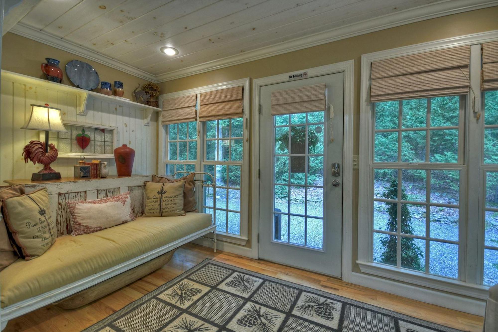 Southern Living Cottage Cozy Up By The Fire Relax On The Porch And Enjoy Peaceful Surroundings 蓝岭 外观 照片